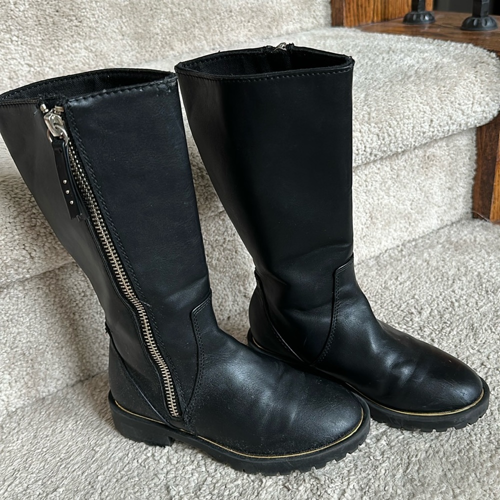 Casual Elegant black color boots for girls with zipper on the side, size 11